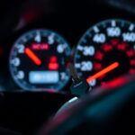 Brak reakcji po przekręceniu kluczyka – jak sprawdzić akumulator, stacyjkę, rozrusznik i immobilizer